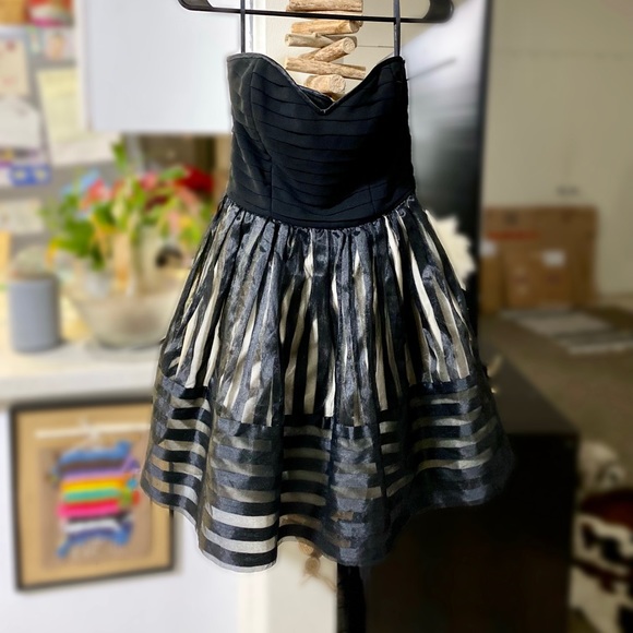 Betsy Johnson Stripe Organza Dress size 6. - Picture 5 of 9